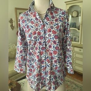 CHAPS like new long sleeve button down floral top size M. C:514-5/19/26